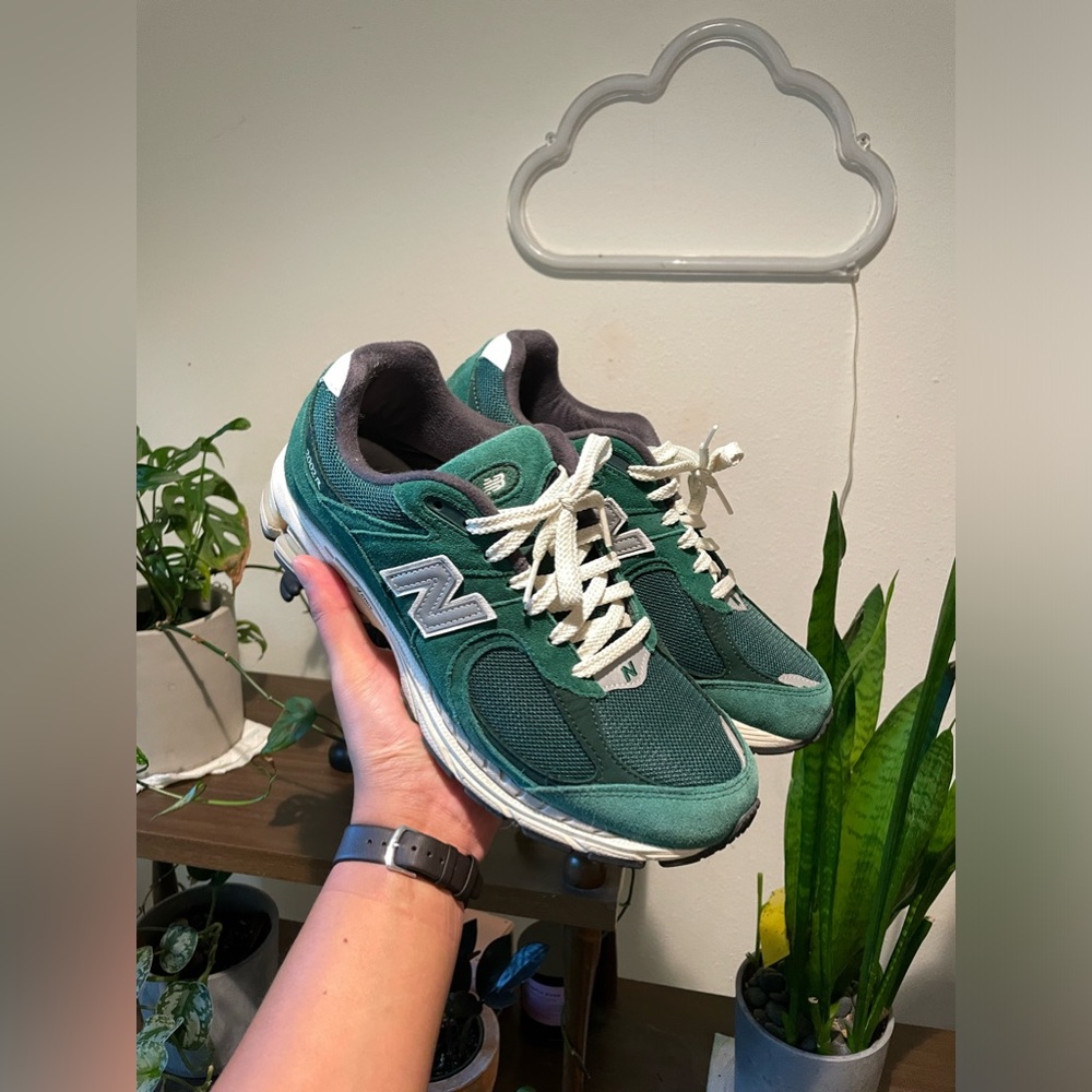 NEW BALANCE 2002R MENS SIZE 10.5 9/10 CONDITION